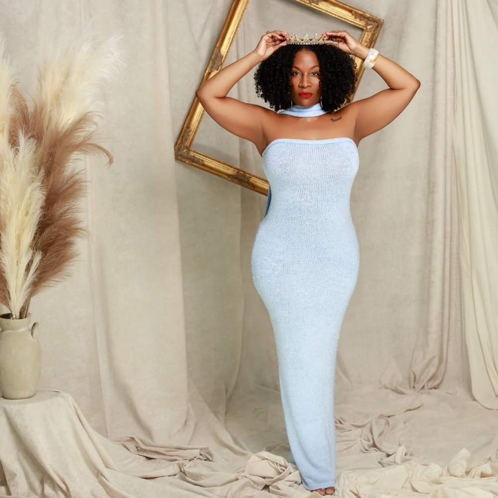Elegant Blue Strapless Knit Dress